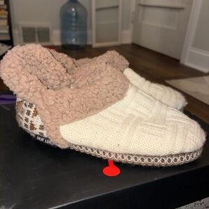 Muk Luks Cream and Tan Knit Slippers